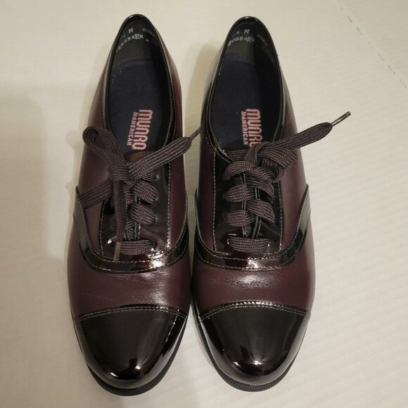Munro American Ladies Burgandy/Black Flat Tie Up Oxford shoe, Size 7.5 M - Picture 1 of 9